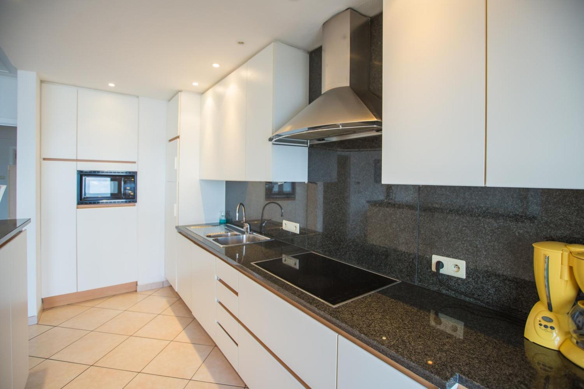Bright Apartment With Sea View Остенде Екстериор снимка